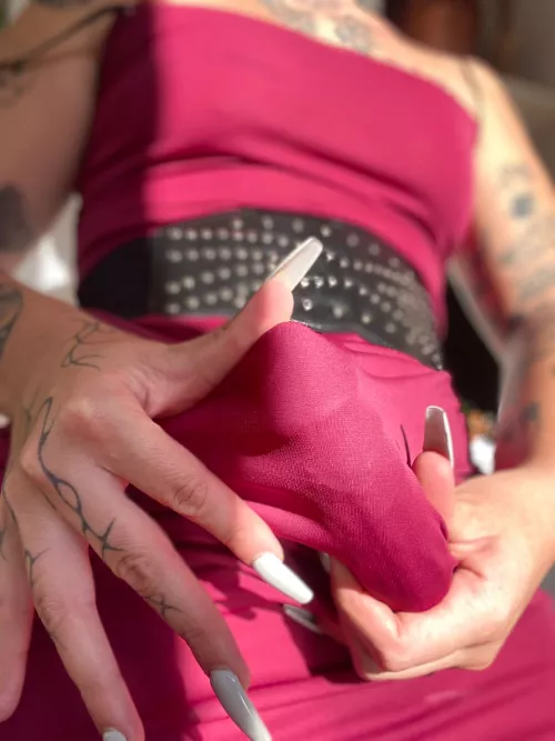 Through this party dress, my strap is quickly detected