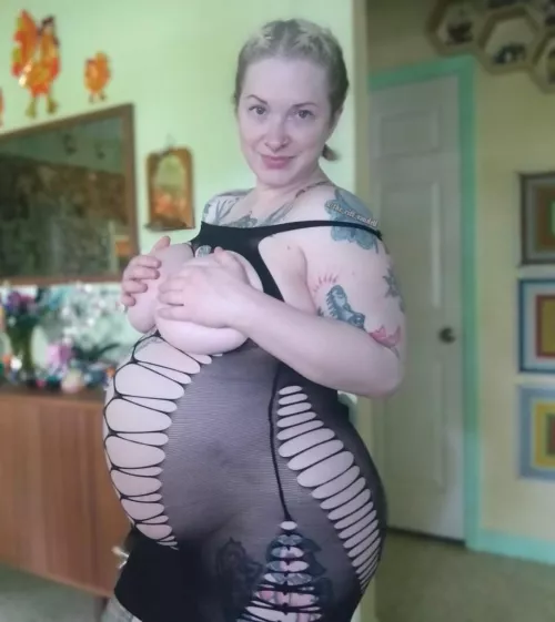 What do you think of my 9+ month bump?