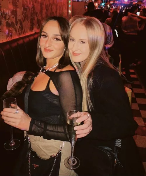 [2] Which sister? Blonde or brunette?