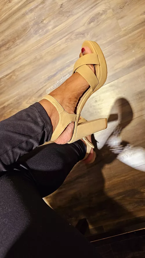 Chunky heel for the win 👡✨️