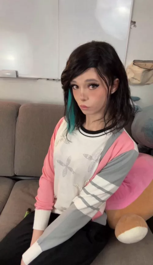 Clothes that aren’t necessarily hyperfeminine are cute too! 🥰💕