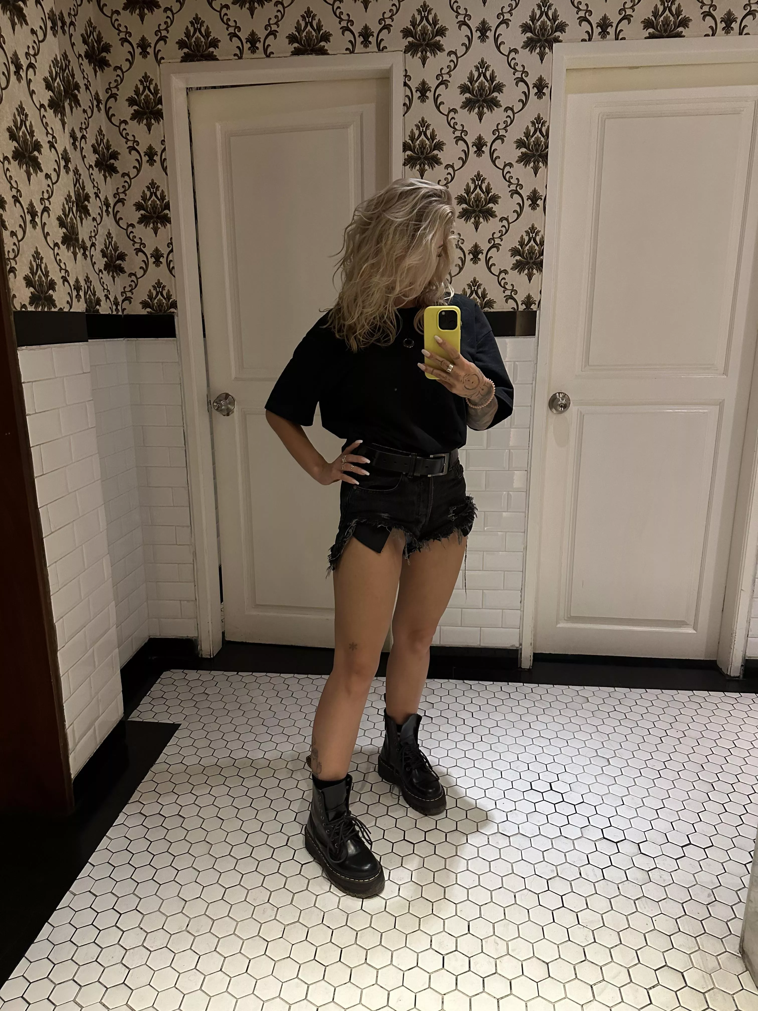 Hope u like my total black outfit