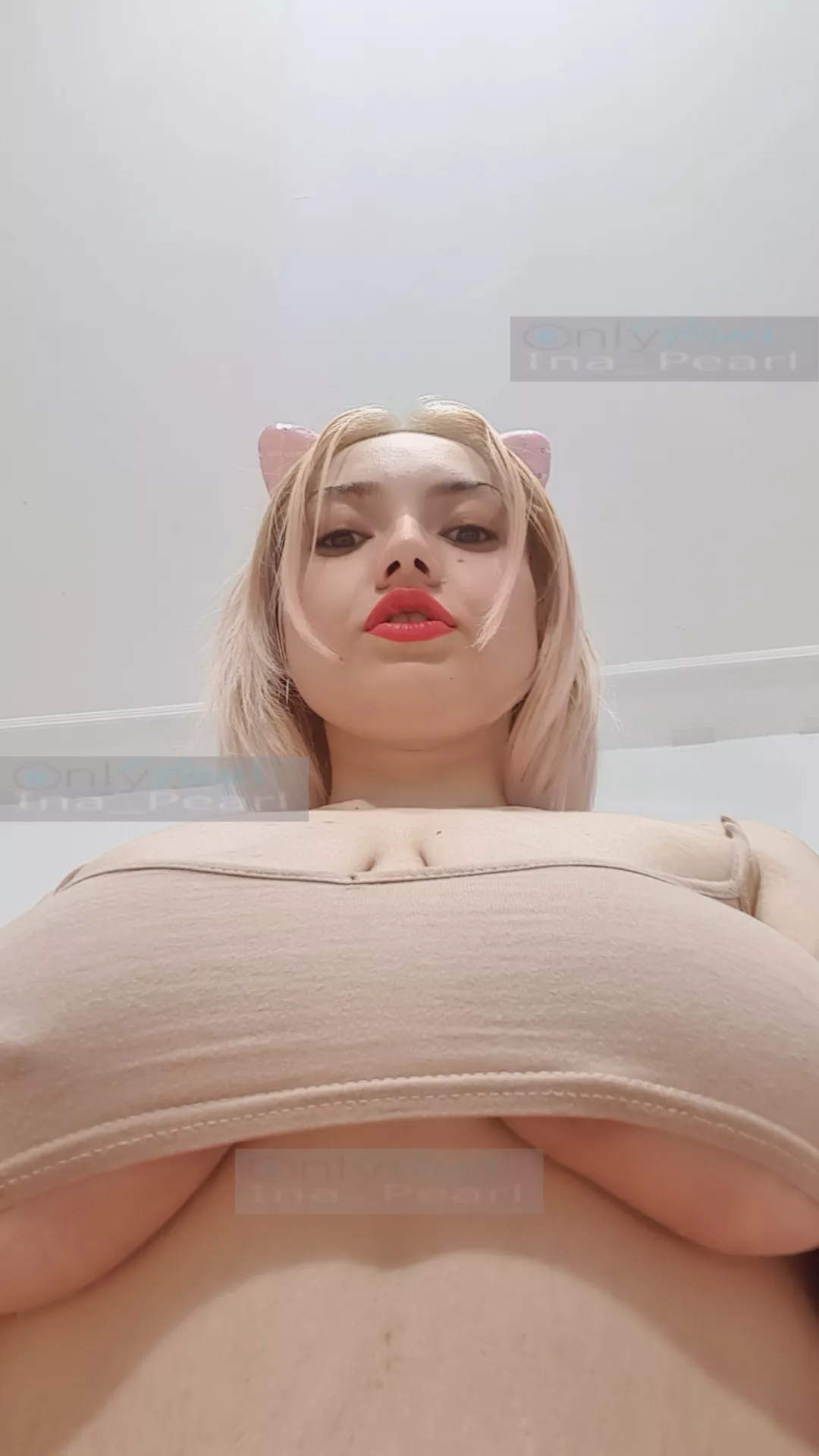 I love my saggy huge hangers ^^kisses