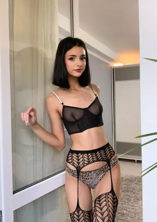 I'm a tiny brunette, please be gentle with me