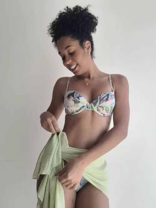 Let's go to the pool to get wet today