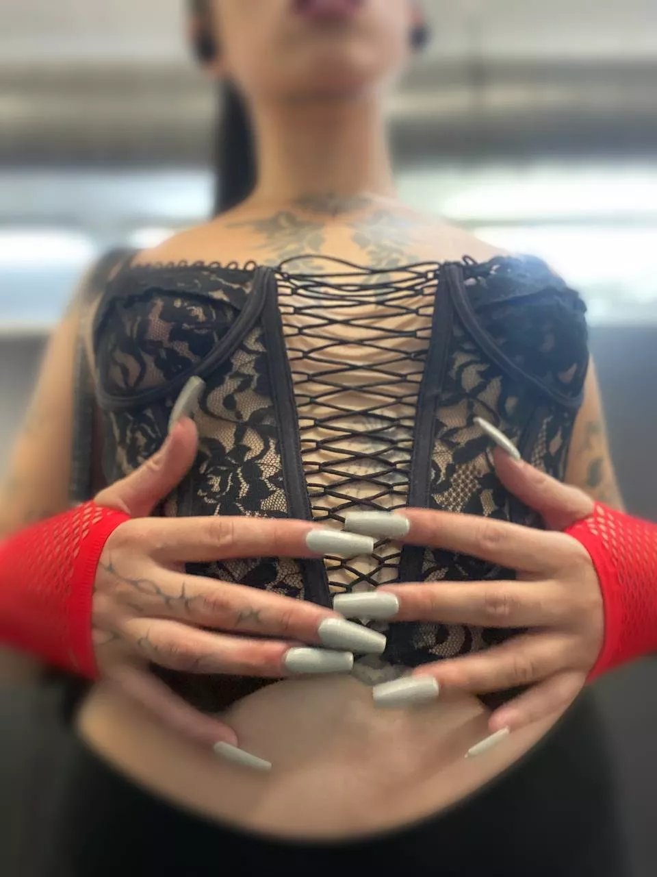 Say yes mommy, if you like my nails...