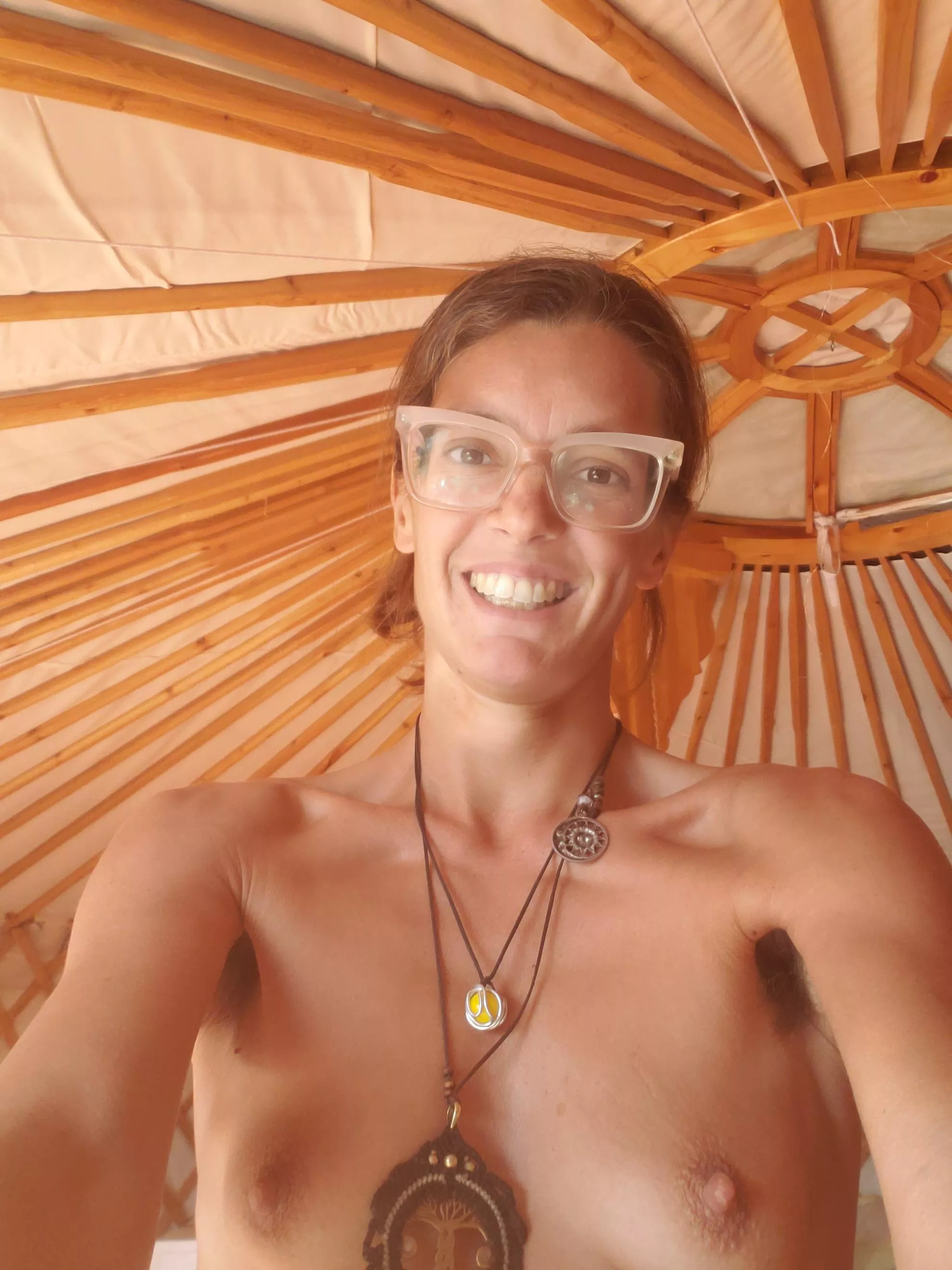 Warm day = nude day !!! So happy, after windy last week and grey day yesterday, it's sunny and warm today !!