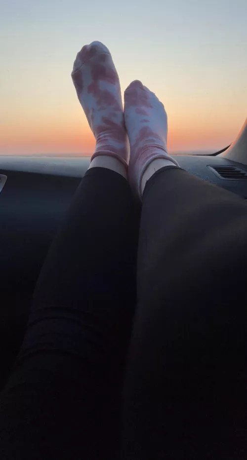 When they match the sunset 💗