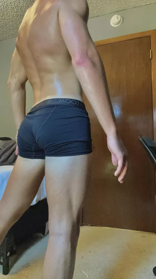who wants my ass after a nice sweaty workout?