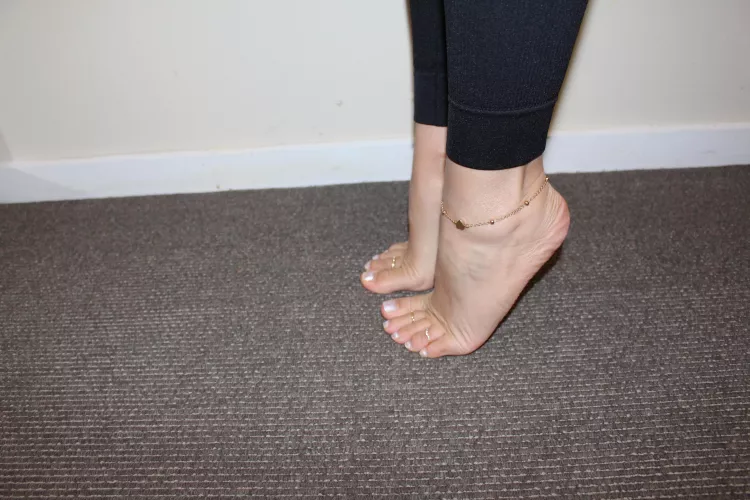 Would you find me weird if I send you feet pics before our first date? oc