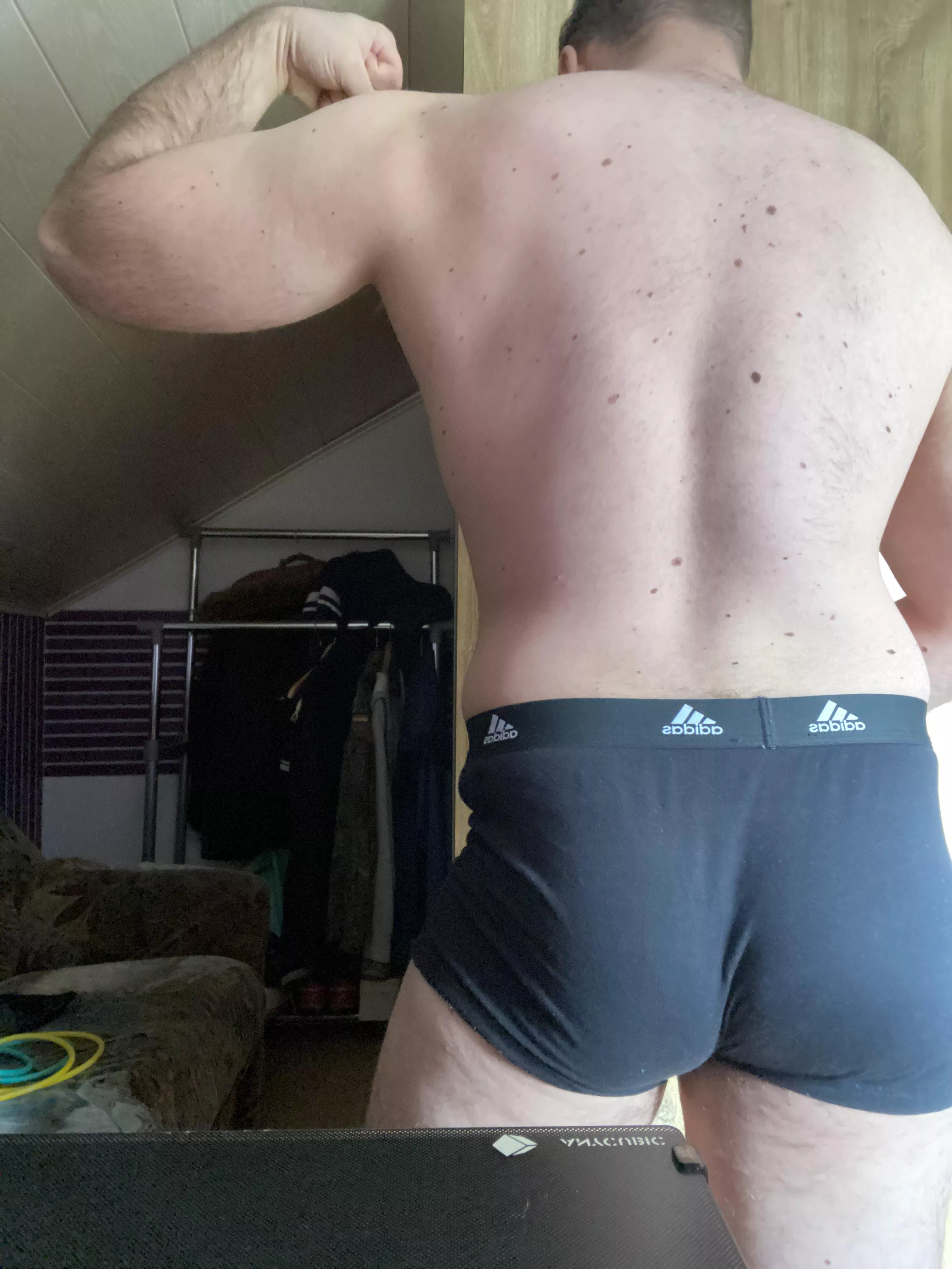 [40]Are some booty lovers here?