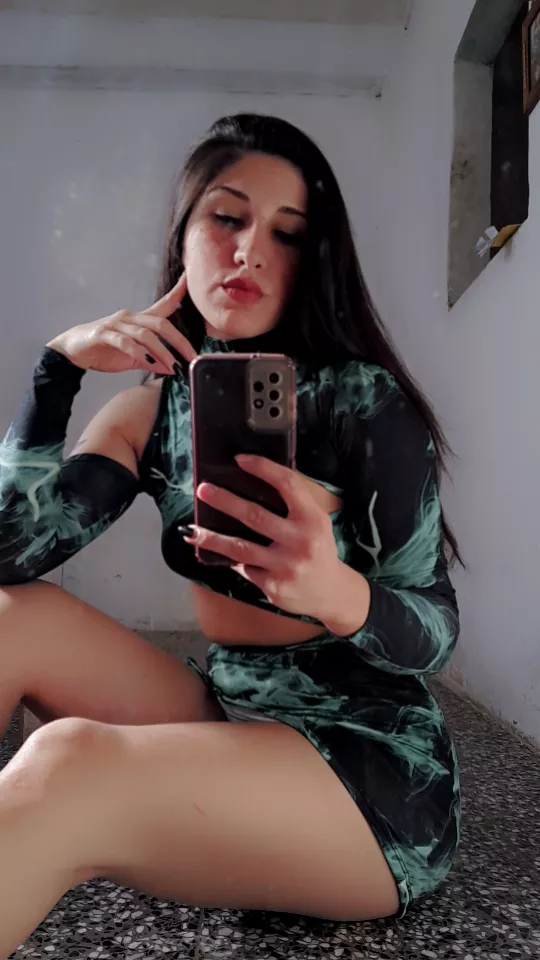 Any volunteer? 💅🍭