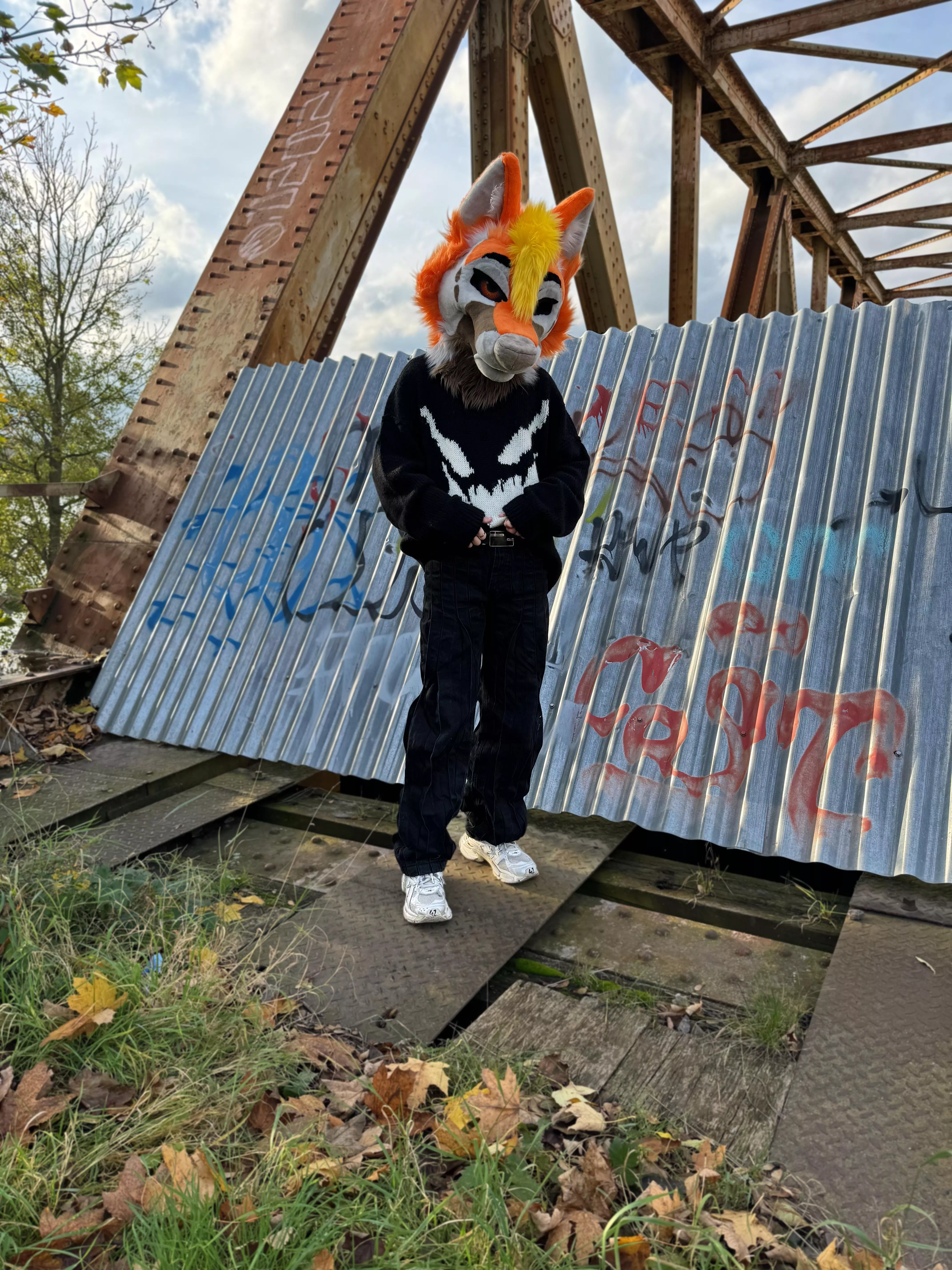 Careful, this fox does have teeth and is not afraid to bite 🦊 🦷 ~