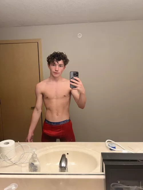 Do you like my bulge? 🤔?