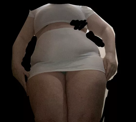 Hi, I need honest not sugarcoated opinions, am i fat??