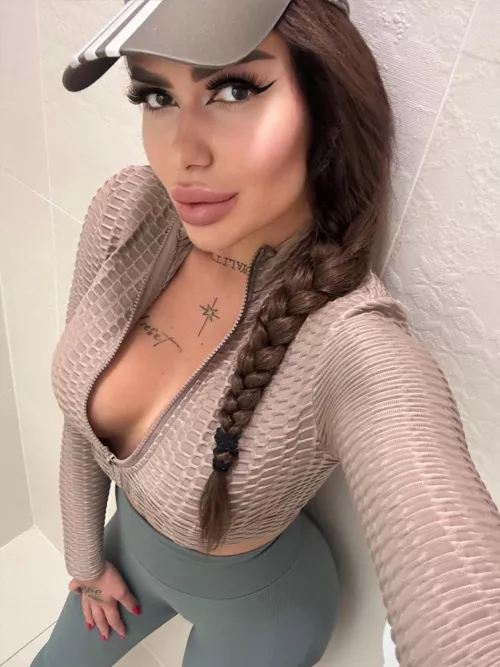 I think brunettes who go to the gym win, do you agree?