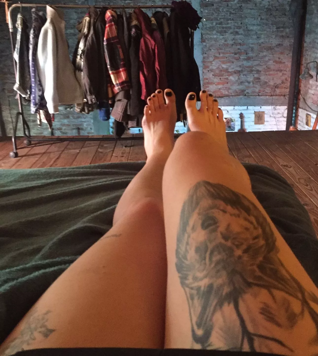 long legs long fingers