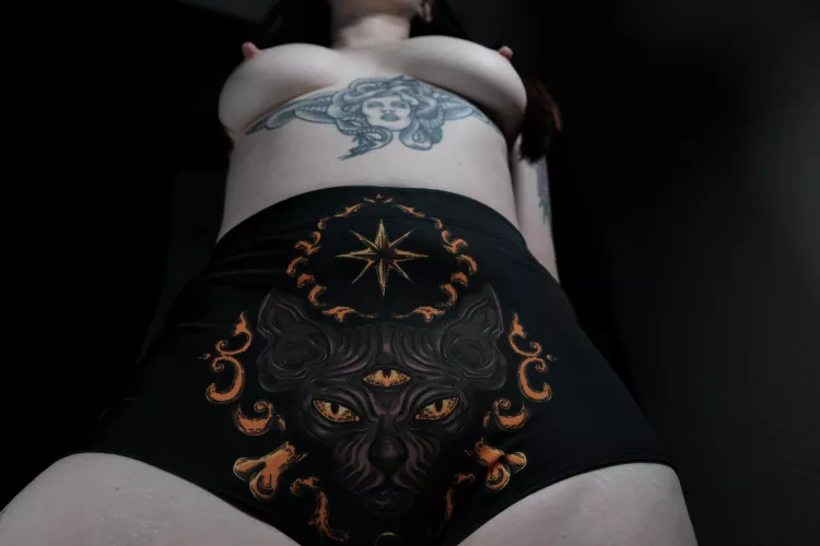 Look at my pretty 🐱... and my boobs too I guess 😂