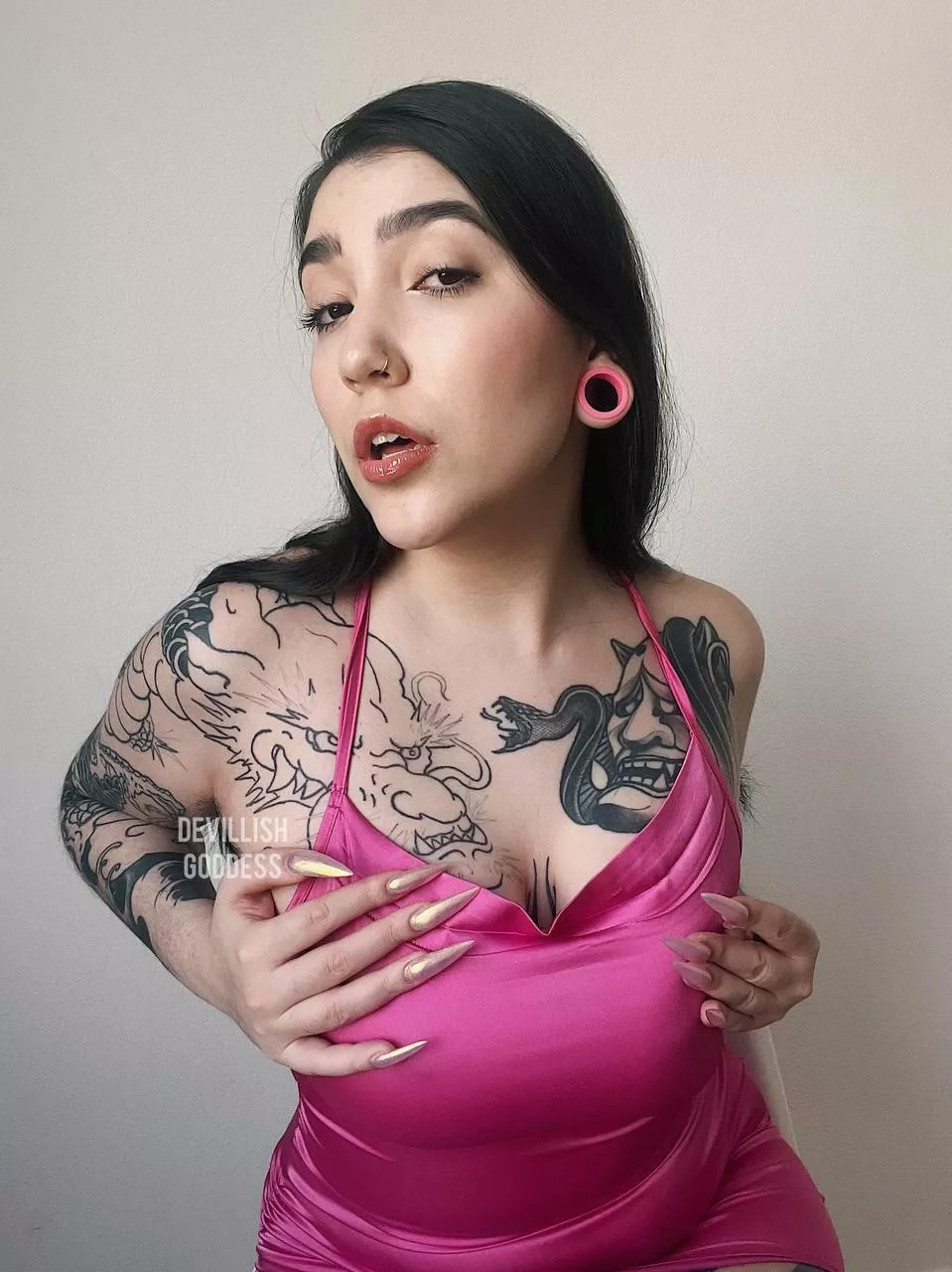 My nails deserves your undivided adoration