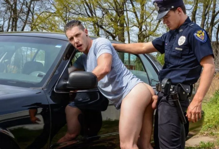 Officer fucks the offender