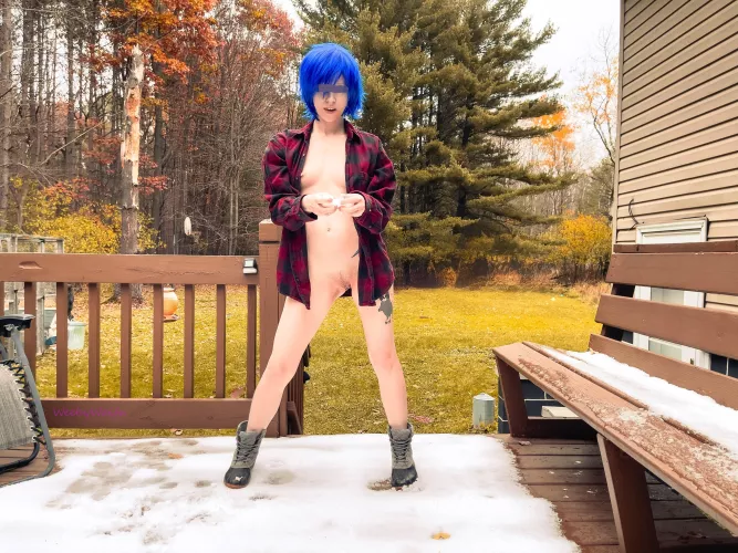 Snowball fight? Snowball fight.