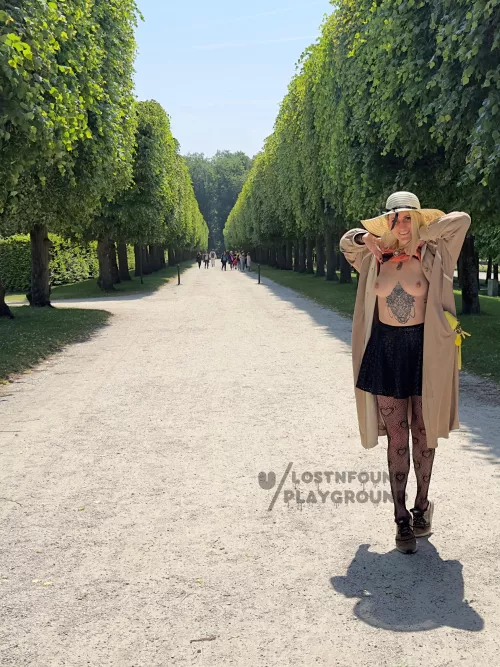 took the girls out to take a look at that majestic garden park