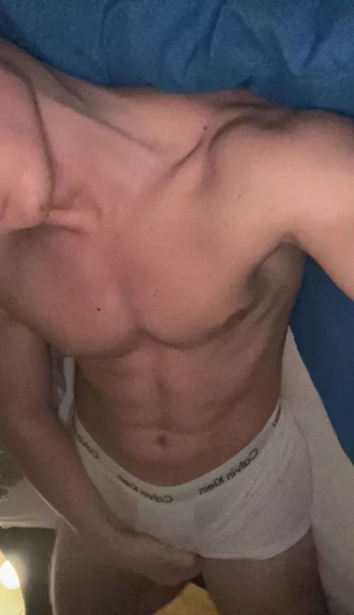 24 I just woke up.Anyone here wanna snap?