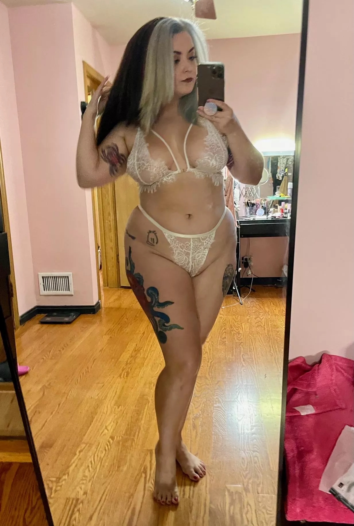 I love white lace (f)