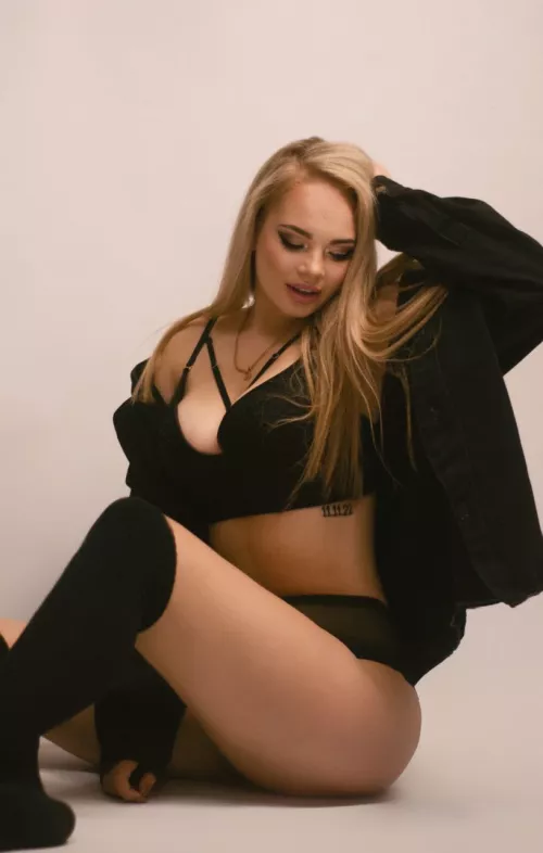 I've always wondered if I was an older man's type. F20