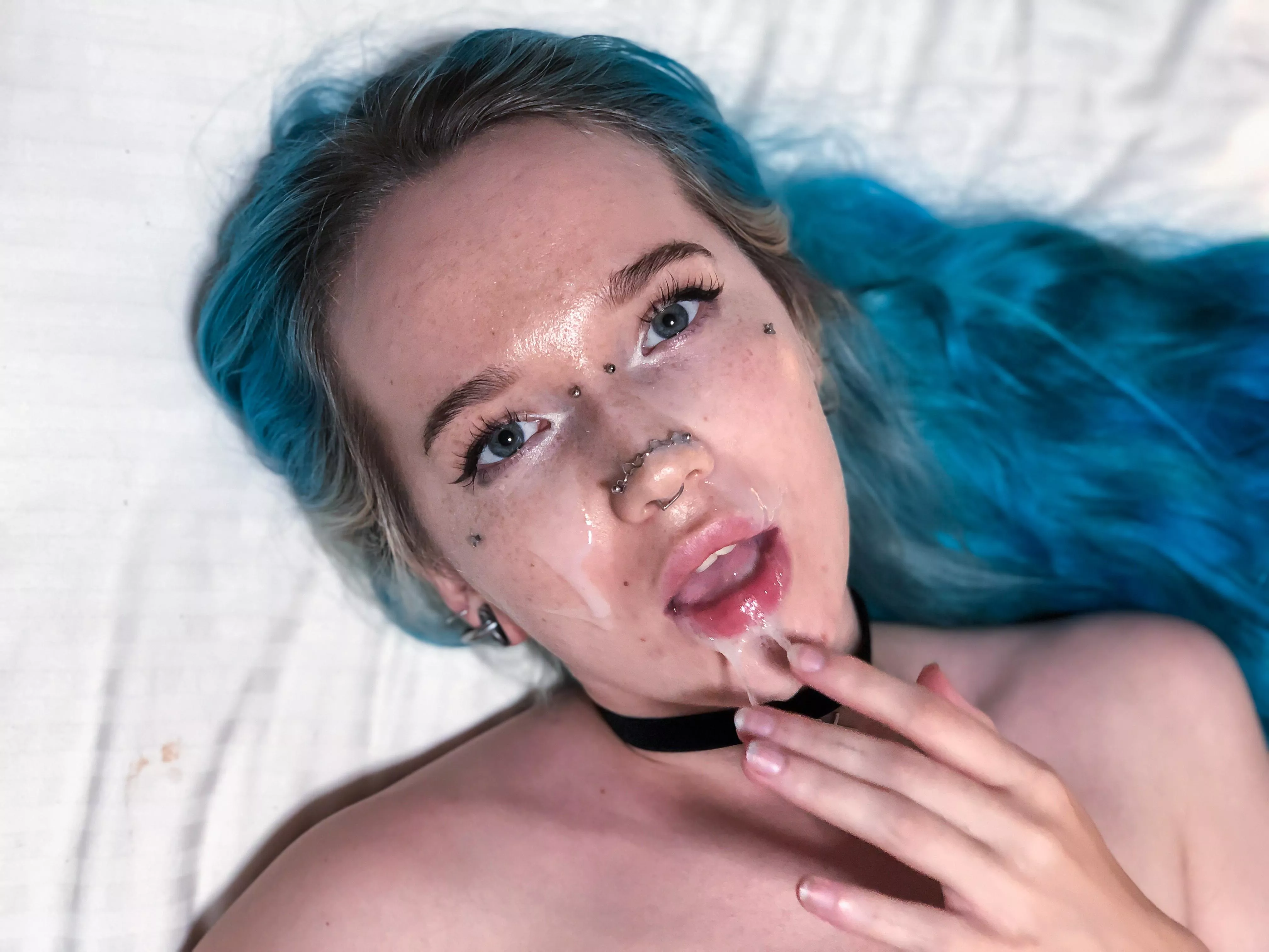 Morning blowjob, then cum on my face and selfies for you.