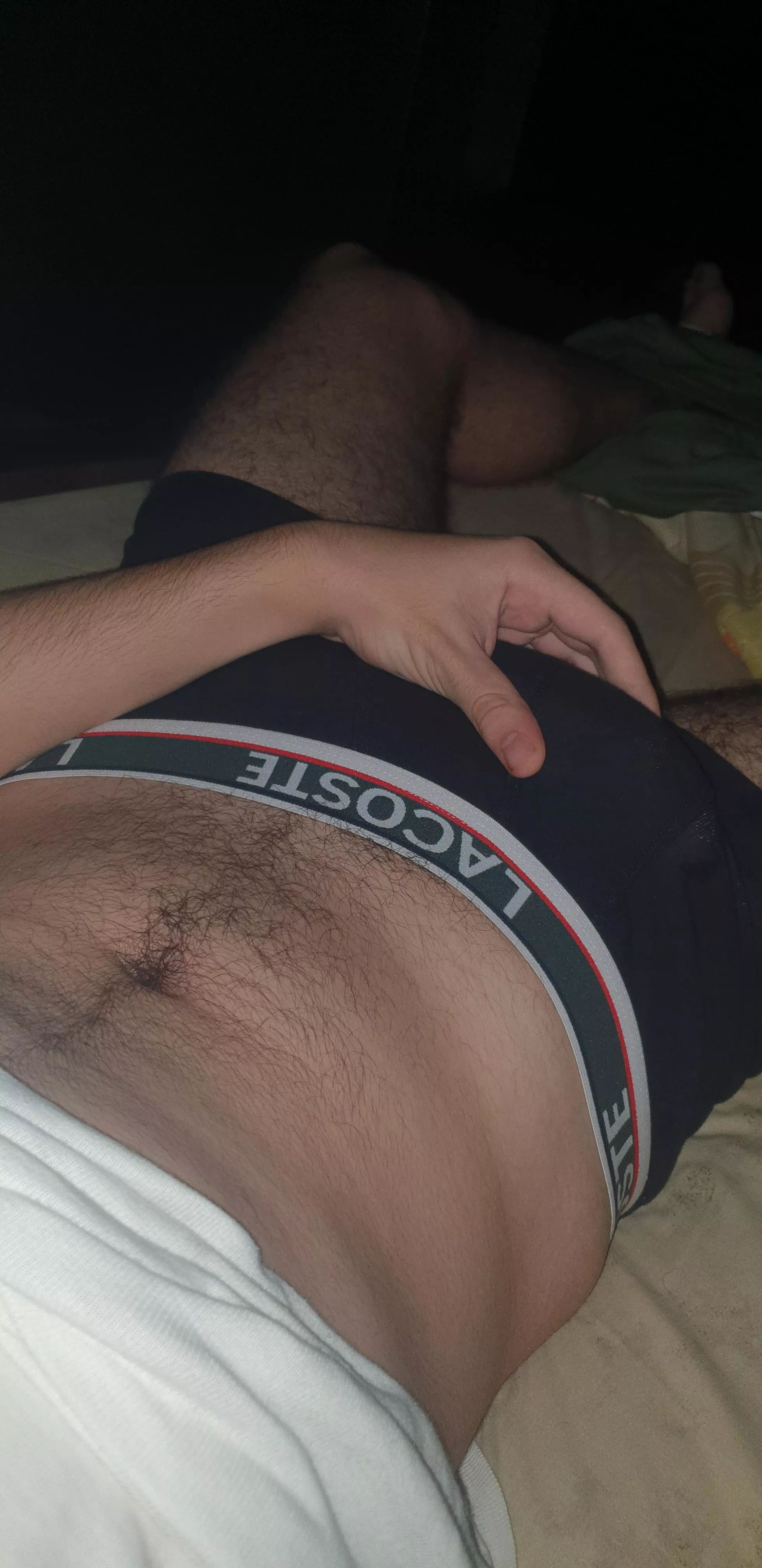 sup bros. any hairy dudes wanna have fun?