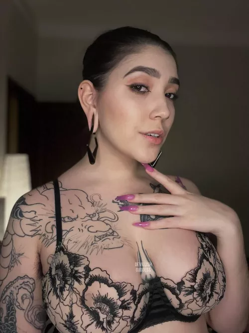 The ultimate beauty of long nails