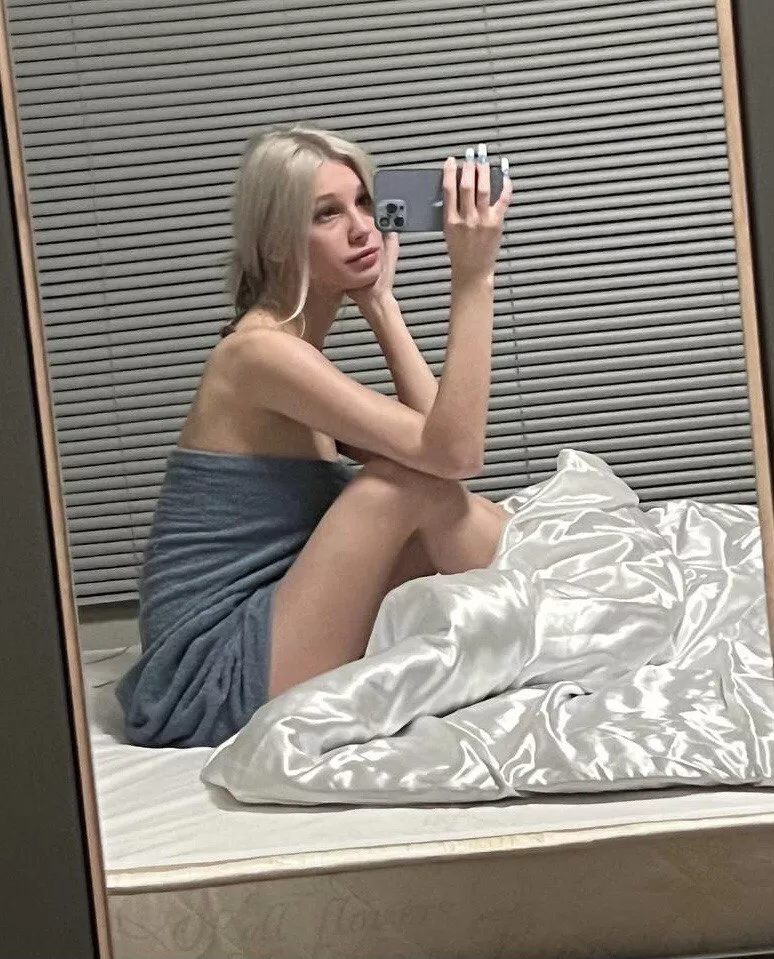 This blonde is fucking horny, would you fuck her?