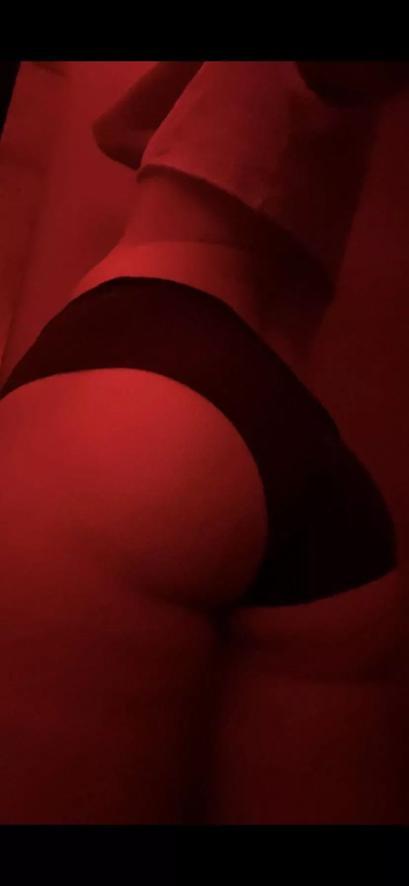 Who’s gonna spread these cheeks and dick me down?😣