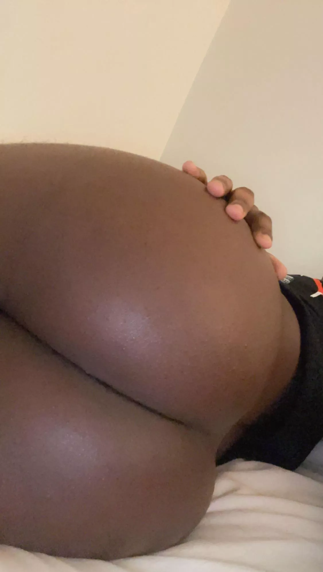 21 m bottom looking for bbc and black tops. Wanna see u bust to this ass snap: so_flyyyyy