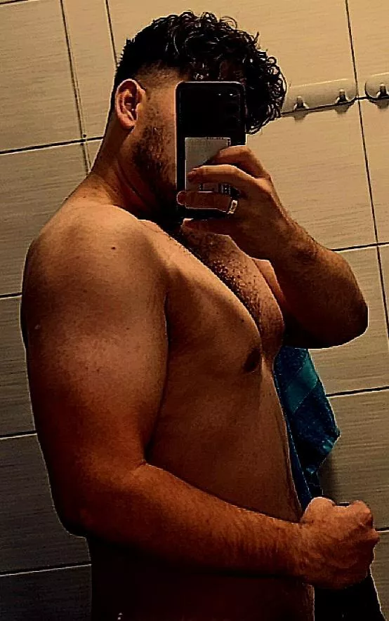 28 My gf won't allow me getting dick so I won't tell her I fuck guys behind her back in our bed. Makes it even hotter too. Love a good cock in me too. @mitchbiguy