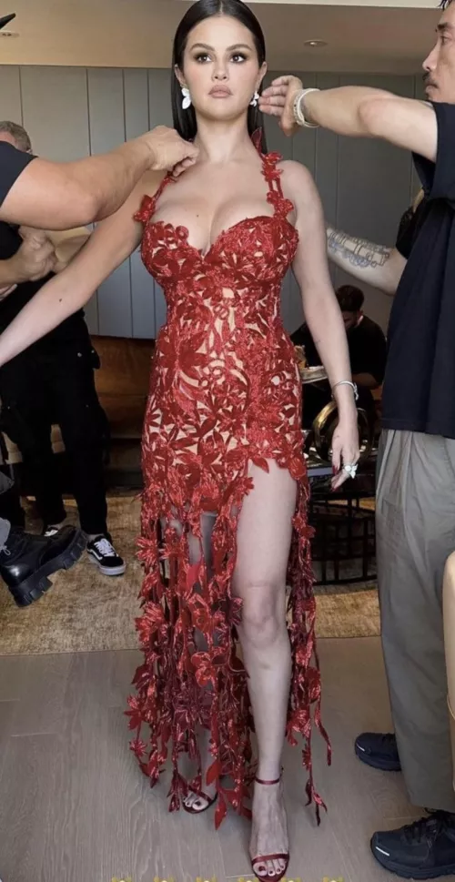 Don’t you just love Selena Gomez’s huge tits