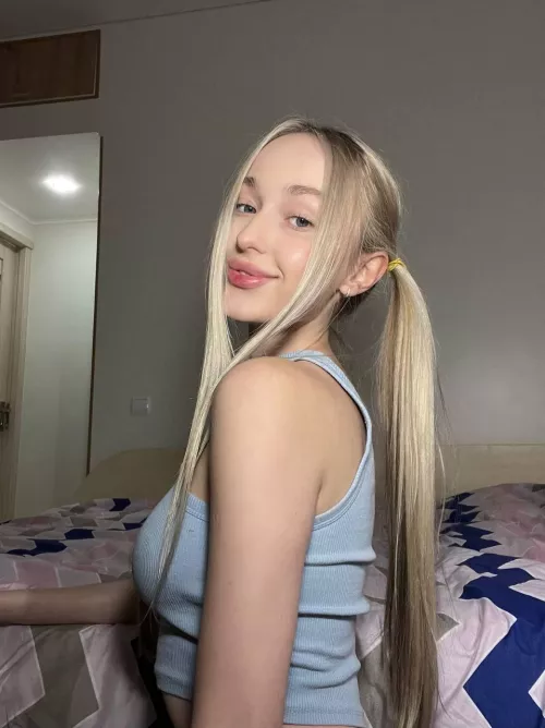 [f] love to have ponytails, makes me look so cute