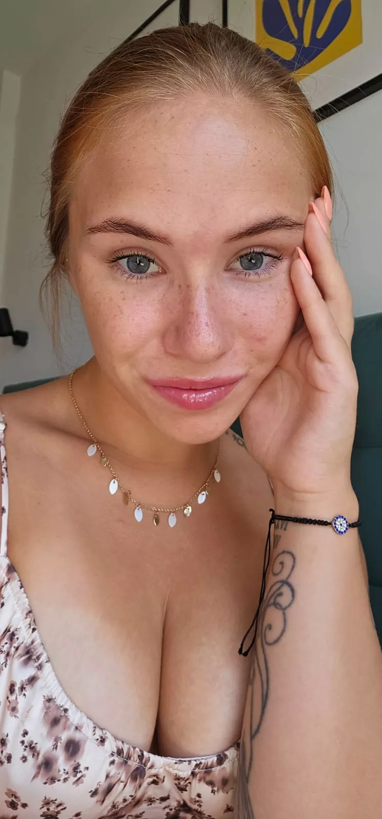 Happy weekend, lets have a staring contest