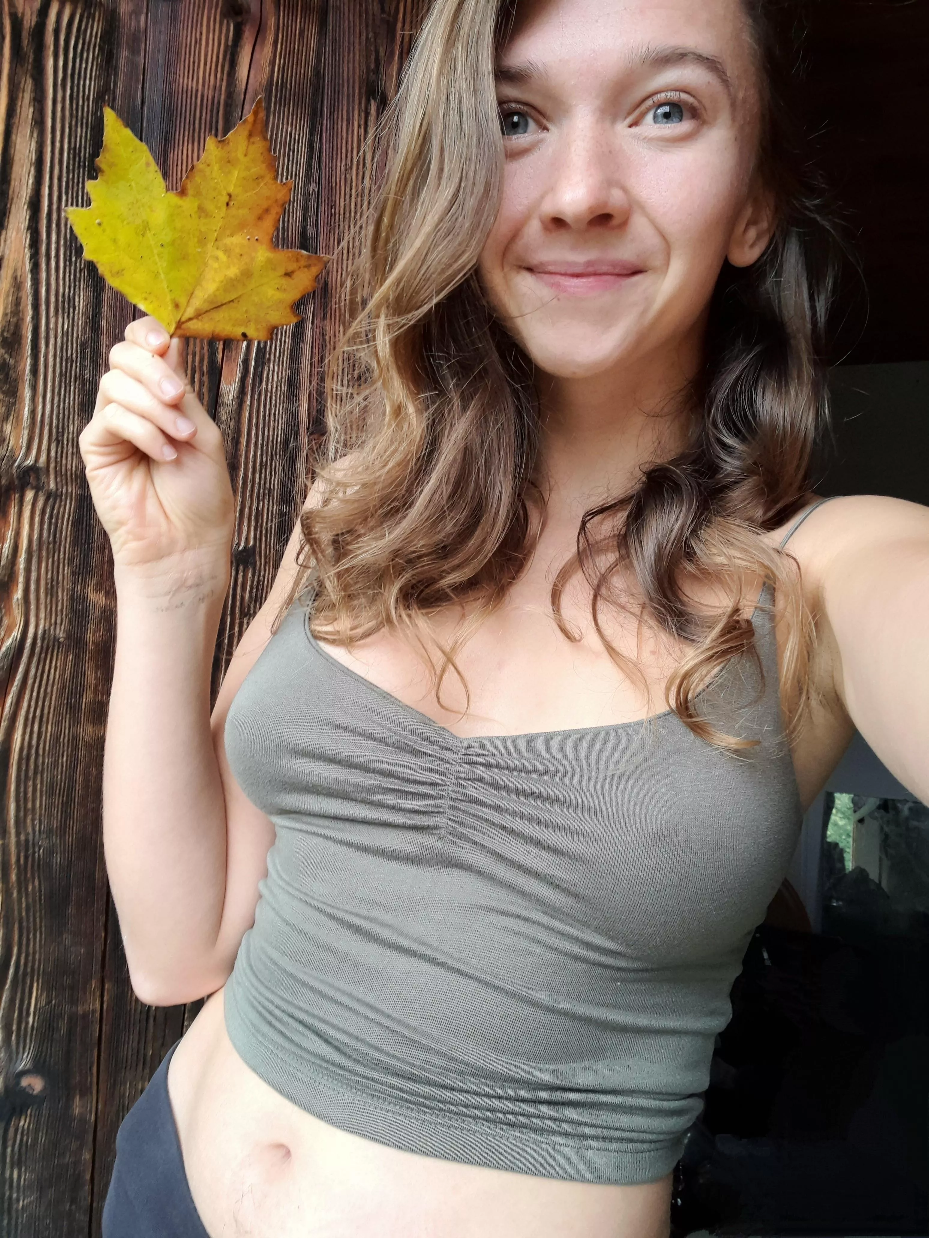 I love autumn and its colors ☺️🍁 feels peaceful ... hope you had a good week 🙂 [f]
