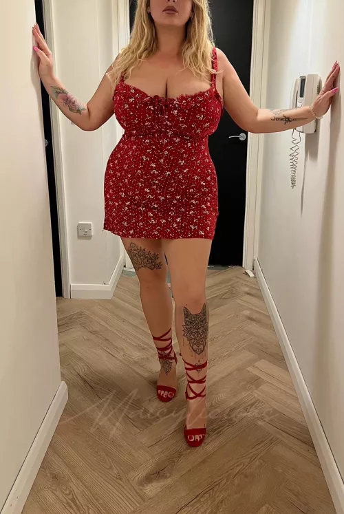 I miss summer already, can't wait to be able to wear summer dresses again.