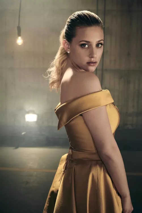 Lili Reinhart