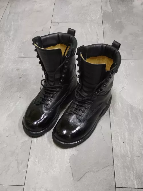 M10 boots
