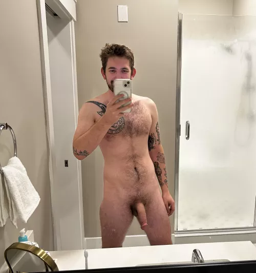 Breaking in the new apartment with a selfie