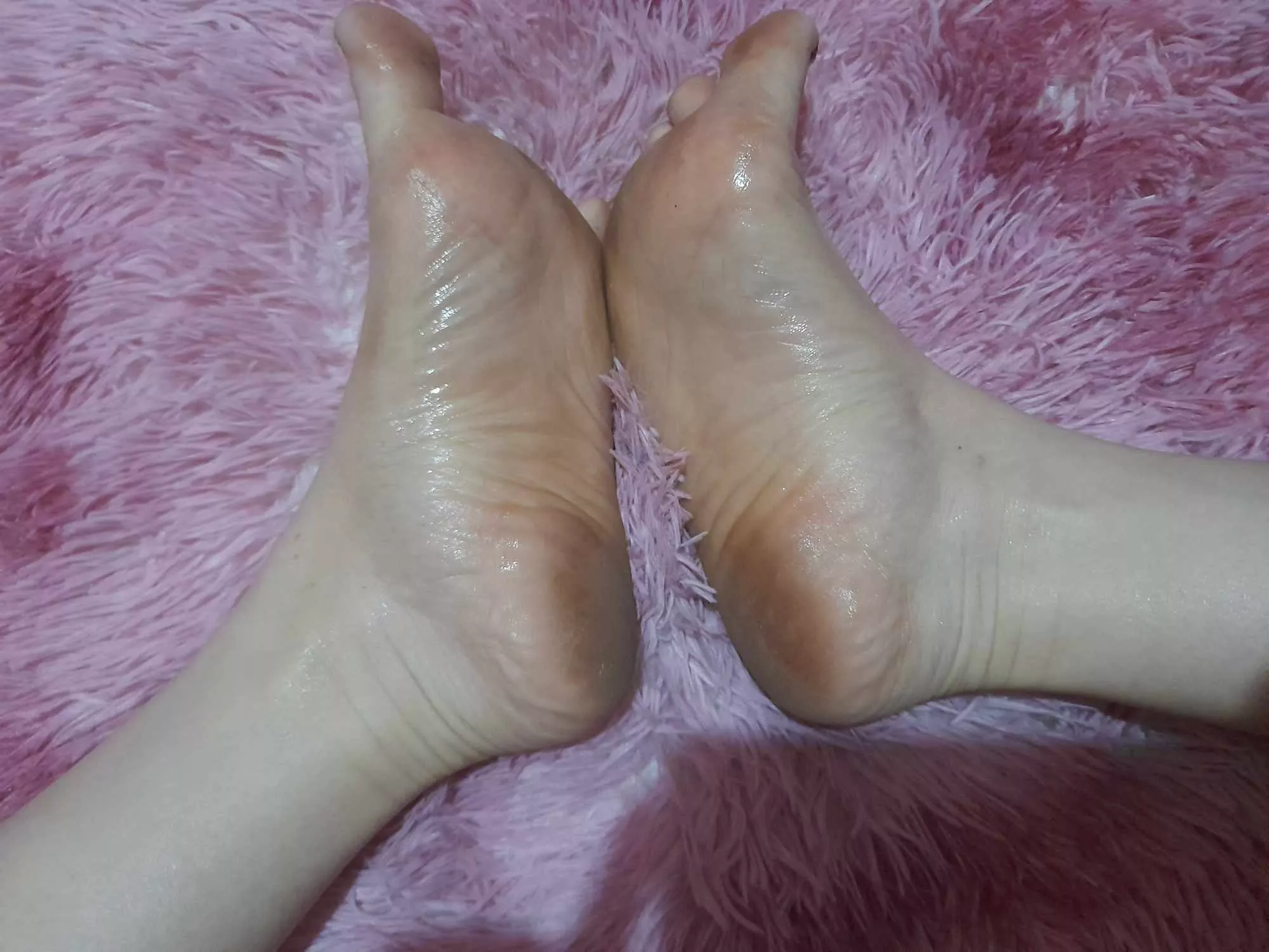 Dirty feet lovers?