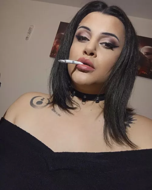 Good morning🖤ready to grab the day by it s balls(consensually ofc)