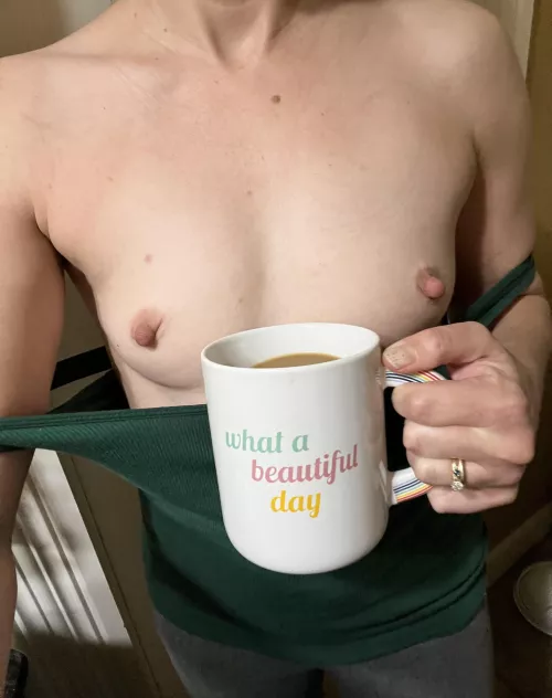 Have a beautiful day, coffee lovers! 💛