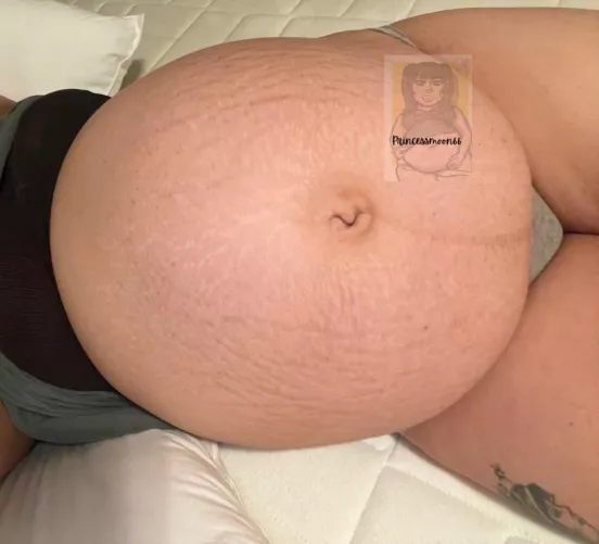 Here’s a cute newer pic 🤰🏻 Pregnant belly so stuffed I was stuck on the bed 💦🤰🏻