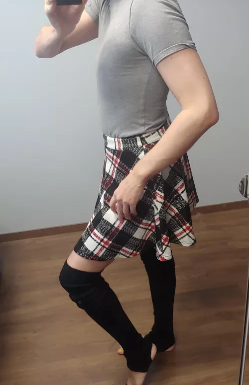 How do you like my new skirt? :3