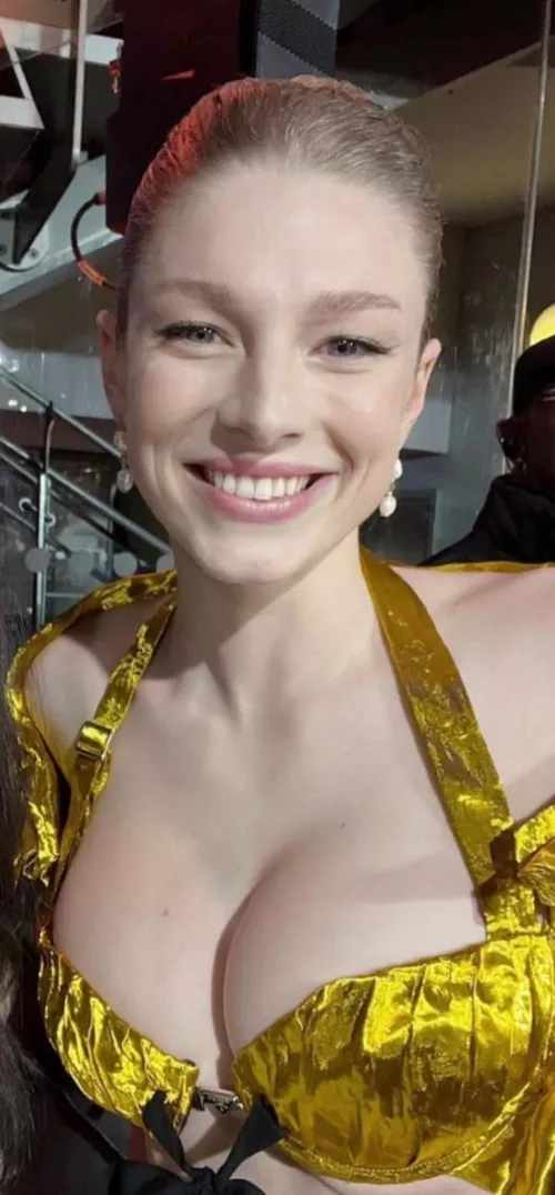 Hunter Schafer is so sexy I’m just ready to goon out with a bud for her